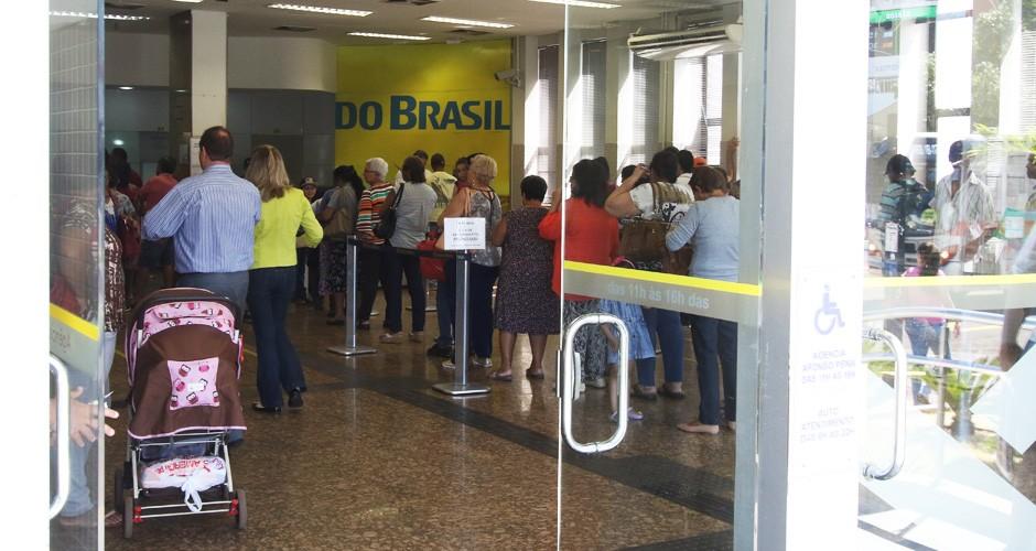 Feriadão 'empata' fim da greve dos bancários