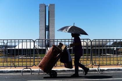 Cargos públicos pagam 6 dos 10 salários mais altos no país