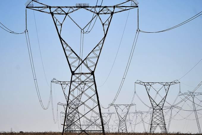 Conta de luz pode ficar até 5% mais cara no próximo ano