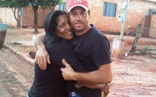 Em festa santa, homem mata companheira porque ela dançava