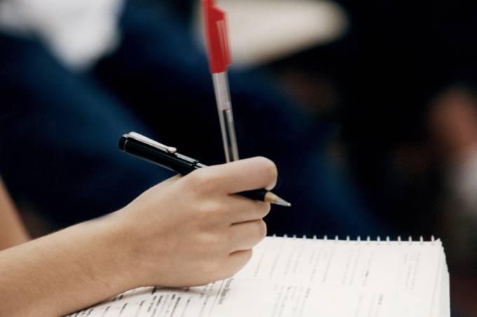 Treinar para o Enem é escrever e reescrever