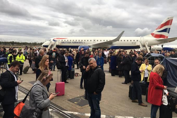Suspeita de ‘incidente químico’ evacua aeroporto de Londres