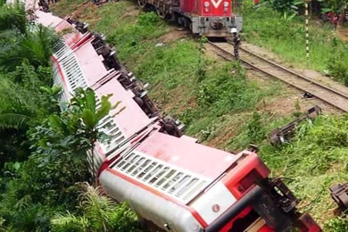Descarrilamento de trem no Camarões deixa 55 mortos