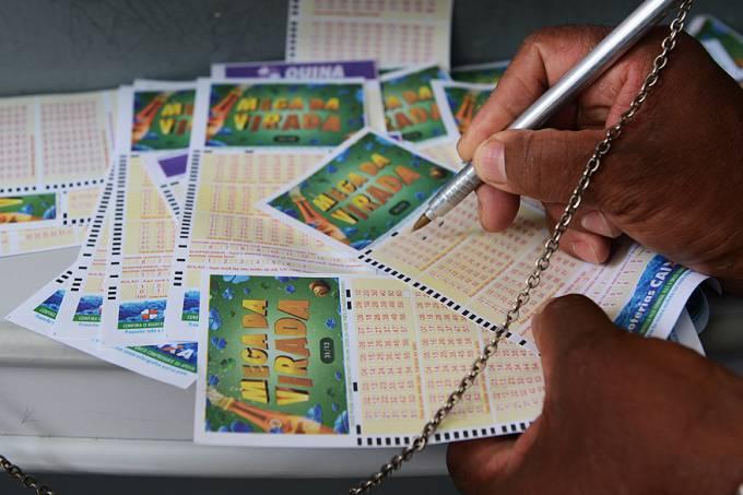 Mega-Sena acumula pode chegar a R$ 64 milhões