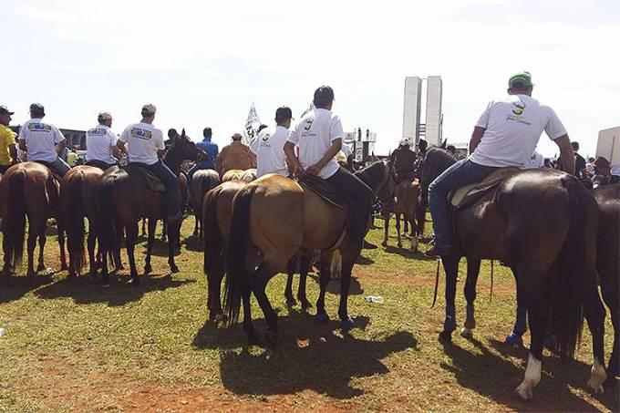 Vaqueiros fazem ato pró vaquejada na Esplanada