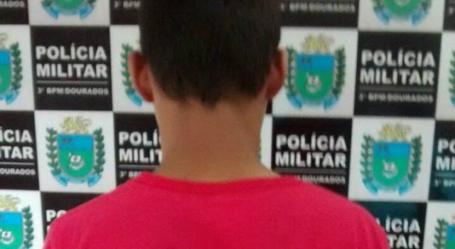 Mãe encontra droga no quarto de filho de 13 anos e o entrega para a polícia