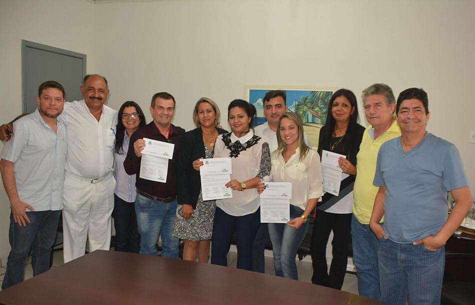 Vereadora Maria Donizete garante veículo para Saúde em Murtinho