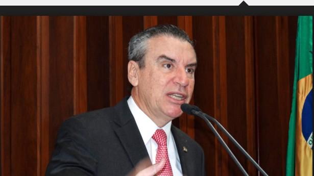 Deputado é flagrado ‘ensinando’ fraude a colega