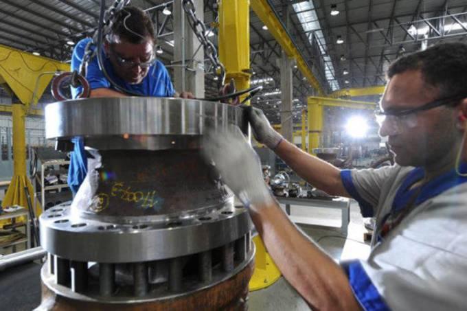 Produção industrial tem alta em setembro, mas cai 4,8% em um ano