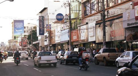 Pagamento do 13° salário anima comerciantes para aumento das vendas