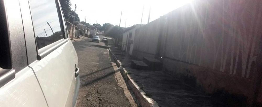 Jovem leva quatro tiros na cabeça dentro de carro do Uber