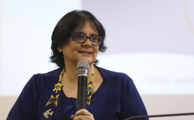 No Twitter, Damares lembra que greve de PMs não é permitida por lei