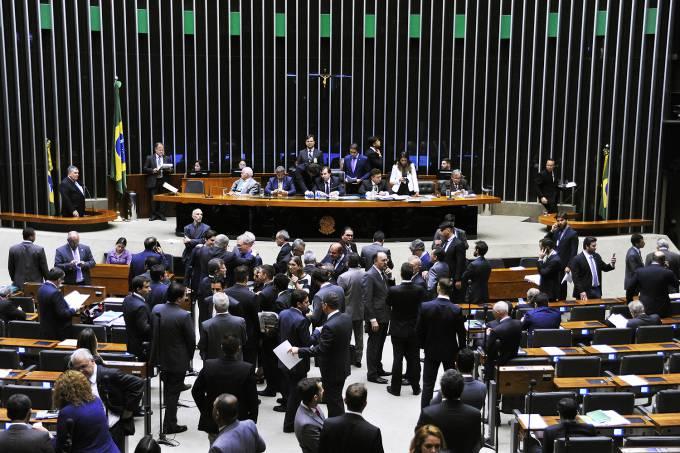 Câmara resiste à proposta que reduz número de partidos
