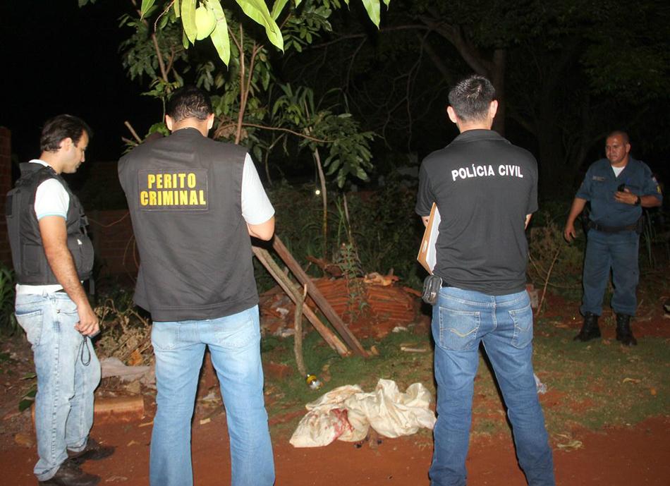 Homem é assassinado e facadas e pauladas em Dourados