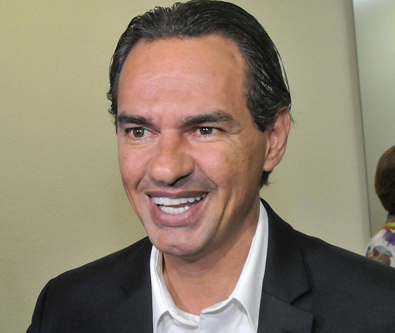 Marquinhos busca aproximação com Azambuja e Rose