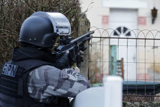 França impede atentado terrorista a mercado de Natal