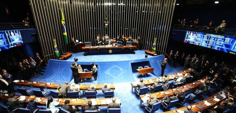 Senado aprova em primeiro turno PEC do teto de gastos