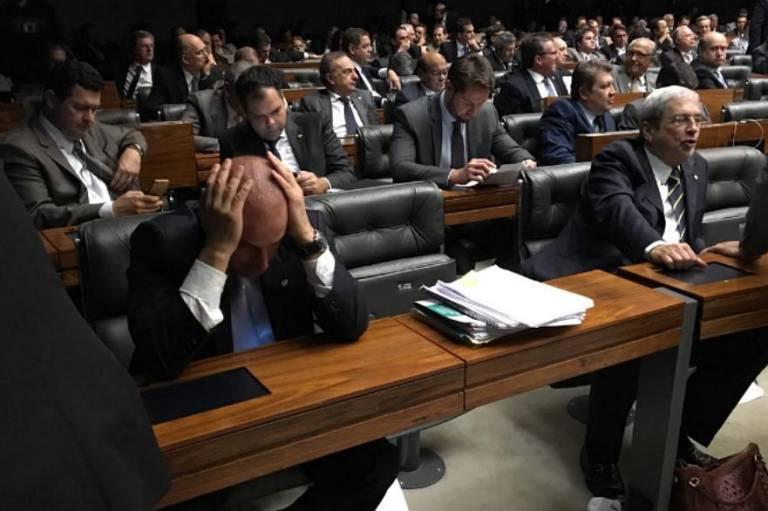 Com país em luto, Câmara consolida pacote anticorrupção