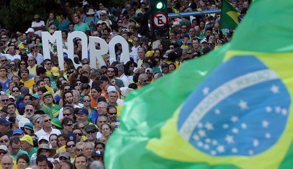 Ato pró-Lava Jato reuniu 15.000 pessoas na Avenida Paulista