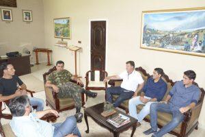 Prefeito eleito de Bela Vista participa de reunião com comandante do 10º RC Mec