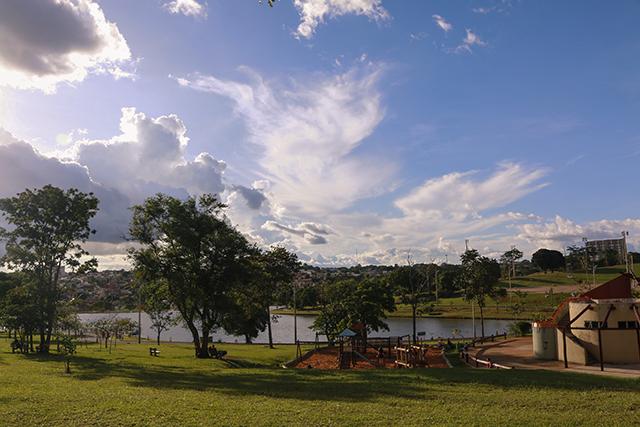 Março começa com sol e calor de 35°C em MS
