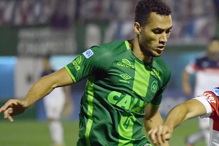 Médico da Chapecoense diz que Neto volta ao Brasil nesta quinta