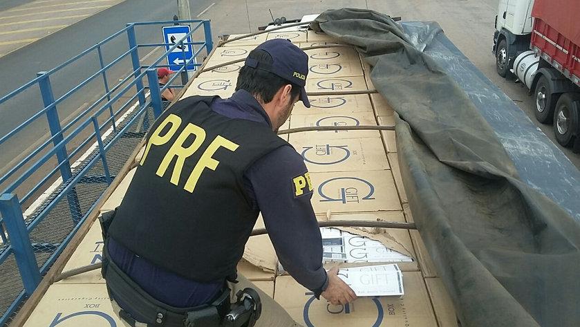 Homem é preso com carga de cigarro avaliada em R$ 2,3 mi