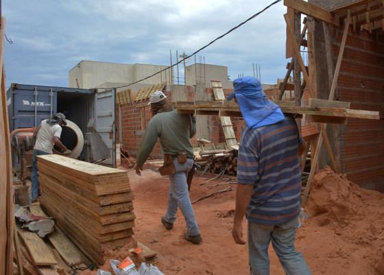 ISS é reajustado para a construção civil na capital