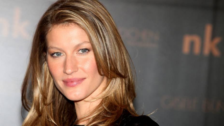 Jornal sugere ‘levantamento de bumbum’ de Gisele Bündchen