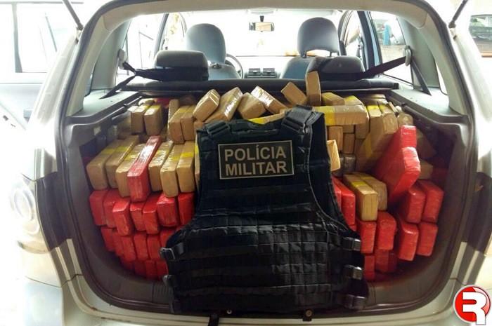 Policiais encontram 720 kg de maconha em carro estacionado