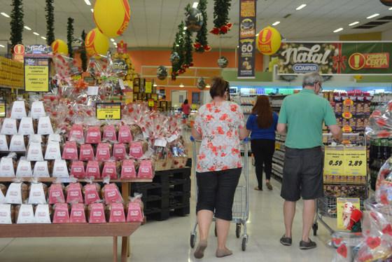 Produtos natalinos ficam 14% mais caros em Campo Grande