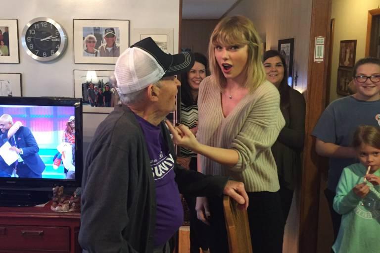Taylor Swift faz show particular para fã de 96 anos