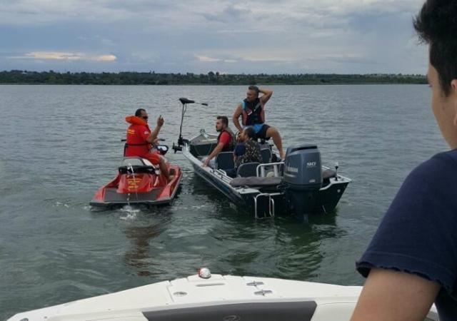 Bombeiros salvam adolescentes e crianças no Rio Sucuri