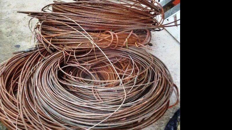 Morador flagra ladrão em cima do telhado furtando fios de casa em Campo Grande