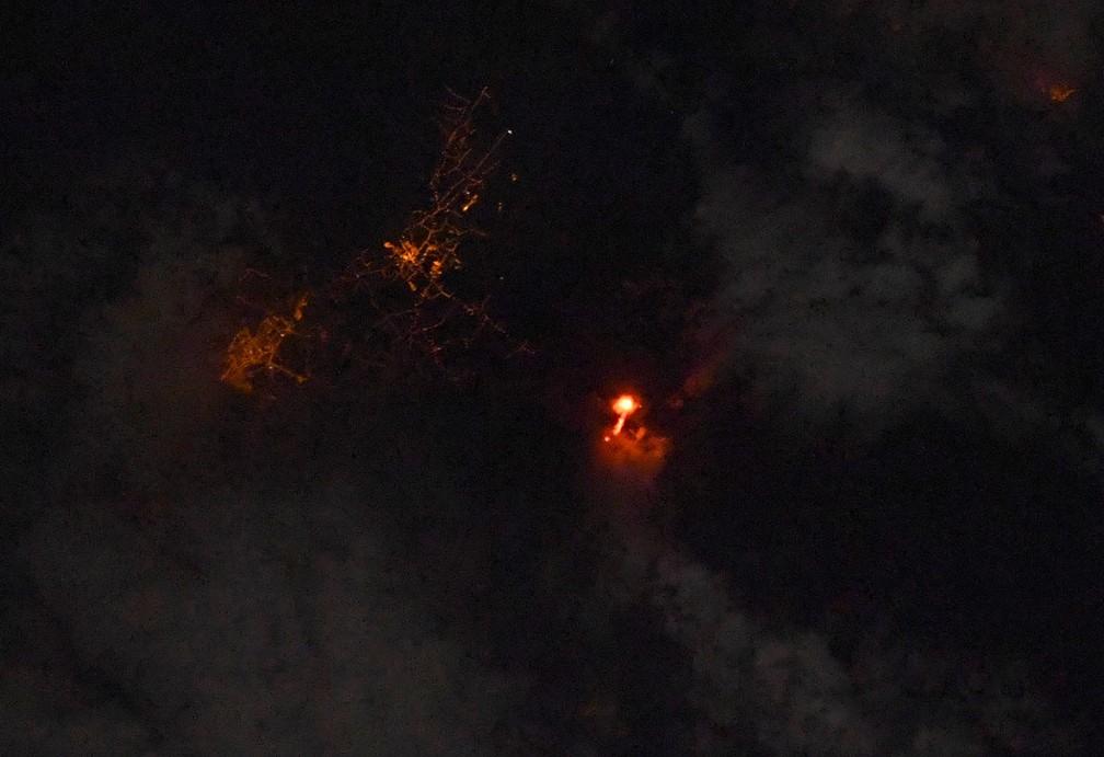 Astronauta registra do espaço erupção de vulcão