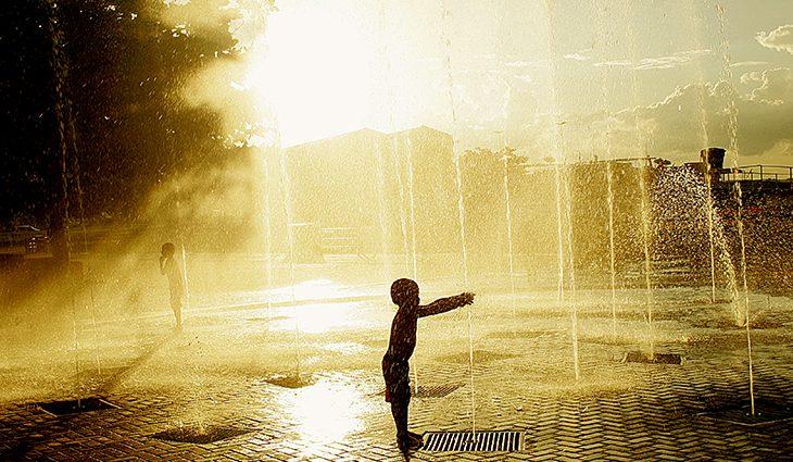 Final de semana reserva pancadas de chuva, mas calor não vai dar trégua