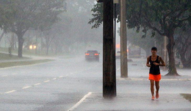 Contrastes: chuva forte no sul e calor de até 39°C na região pantaneira