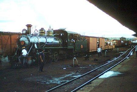 Sucateada, malha ferroviária da fronteira de MS é alvo de ladrões