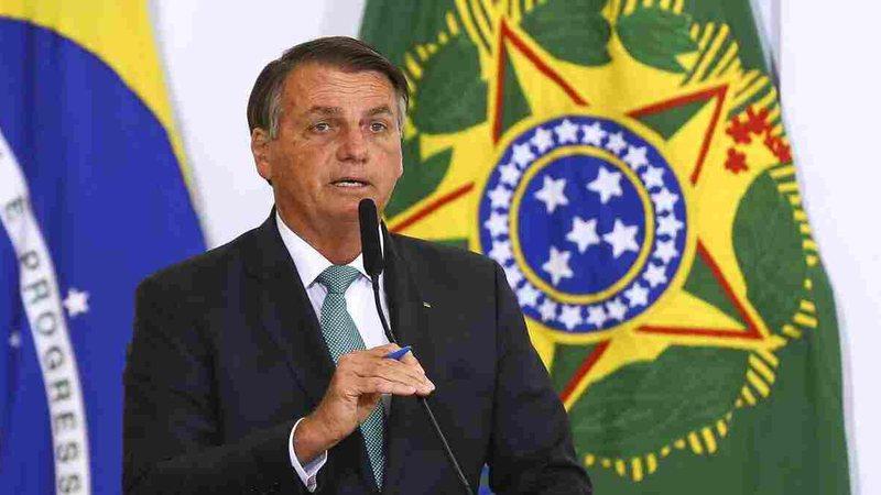 Bolsonaro veta projeto que previa distribuição gratuita de absorventes
