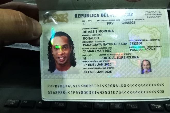Ronaldinho Gaúcho é preso no Paraguai com suposto passaporte falso