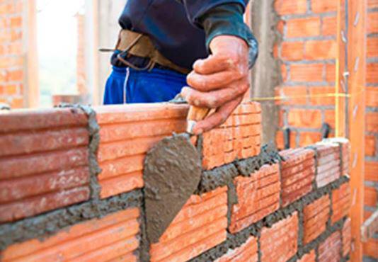 Prefeitura de Campo Grande contrata encanador, pedreiro e serralheiro com salário de R$ 1,5 mil