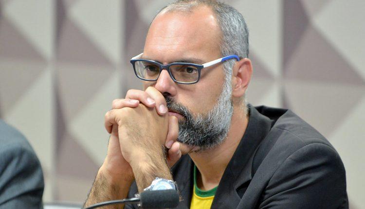 Youtube encerra dois canais do blogueiro bolsonarista Allan dos Santos