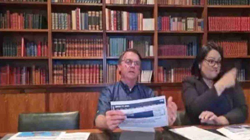 Facebook deleta live em que Bolsonaro relacionava vacina contra Covid-19 e Aids