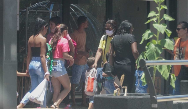 Segunda parcela do 13º salário é esperança para comerciantes do Centro