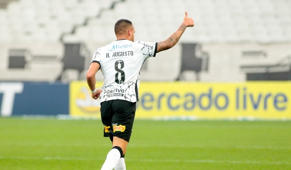 Renato Augusto lembra 