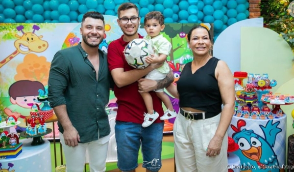Filho de Marília Mendonça faz festa de aniversário luxuosa da Galinha Pintadinha: '2 anos'