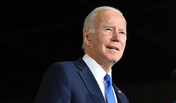 Biden torna lei projeto que aumenta teto da dívida dos EUA