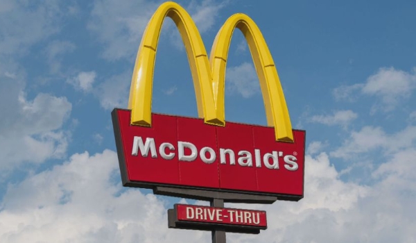 Ex-CEO demitido por má conduta pagará US$ 100 mi ao McDonald’s