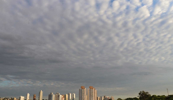 Semana começa com forte calor e baixa umidade do ar em MS