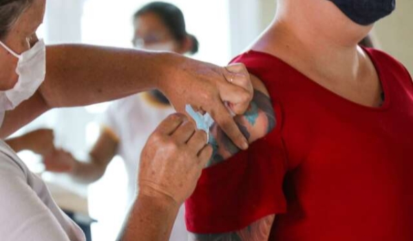 Vacinação contra covid ocorre somente à tarde em Campo Grande